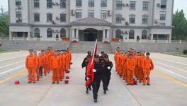 五星閃耀，國旗飄揚——贊皇金隅舉行“五一”升旗儀式