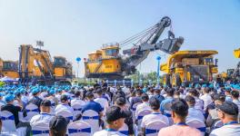 下線！交付！發車！徐工頂級“巨無霸”三箭齊發！